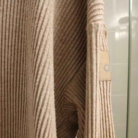 ALO Yoga Muse V-Neck Pullover Heather Gravel - Picture 12 of 14